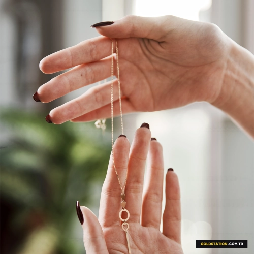 Halkalı Kalpler Kadın Kolye